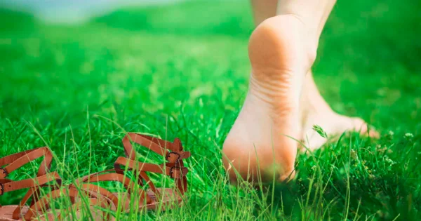 Piedi perfetti per l’estate: come dire addio a calli e talloni screpolati